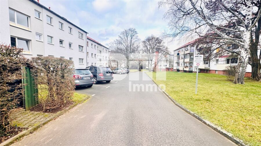 (R)eserviert! Etagenwohnung mit Balkon, Kellerraum und Garage - Zufahrt Garage